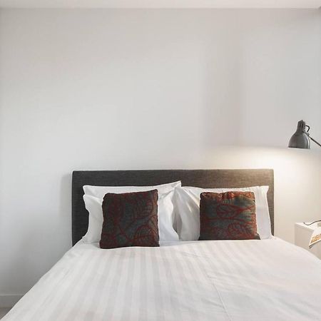 Central Sleek City Living Close To Everything Melbourne Esterno foto